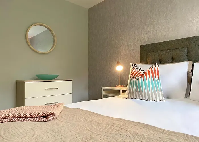 Beautiful West End Flat With Private Parking