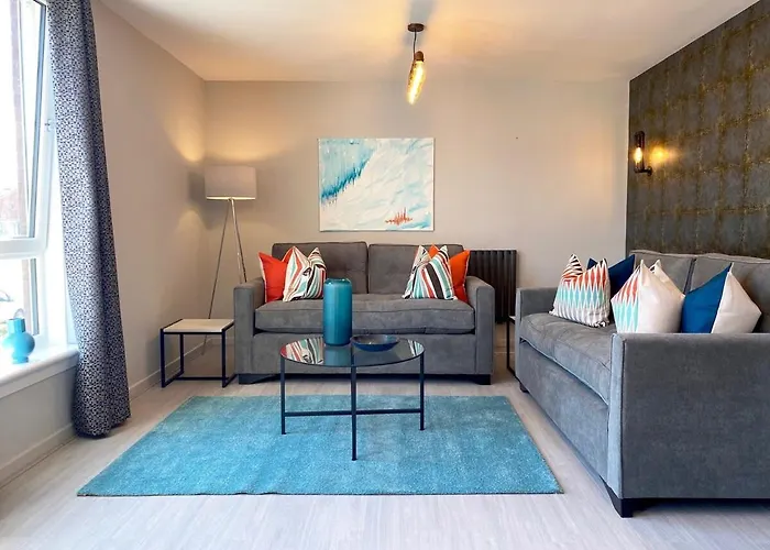 Beautiful West End Flat With Private Parking