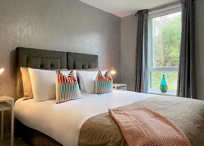 Beautiful West End Flat With Private Parking