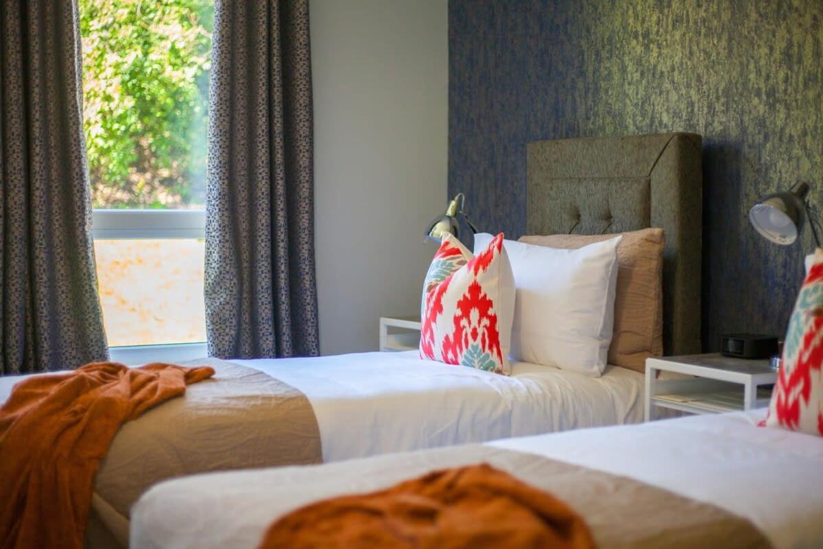 Apartment Beautiful West End Flat With Private Parking *
