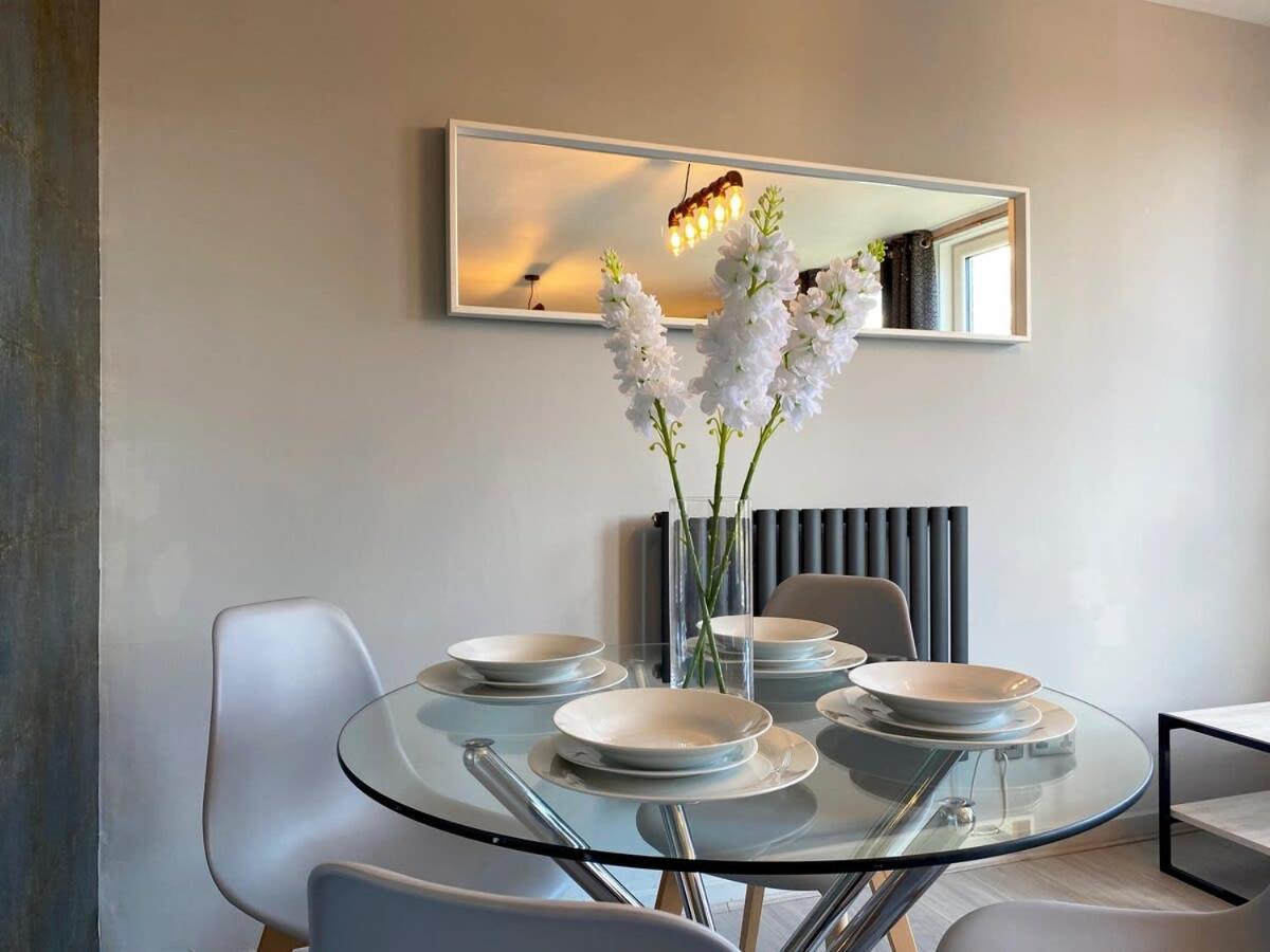Beautiful West End Flat With Private Parking * Glasgow