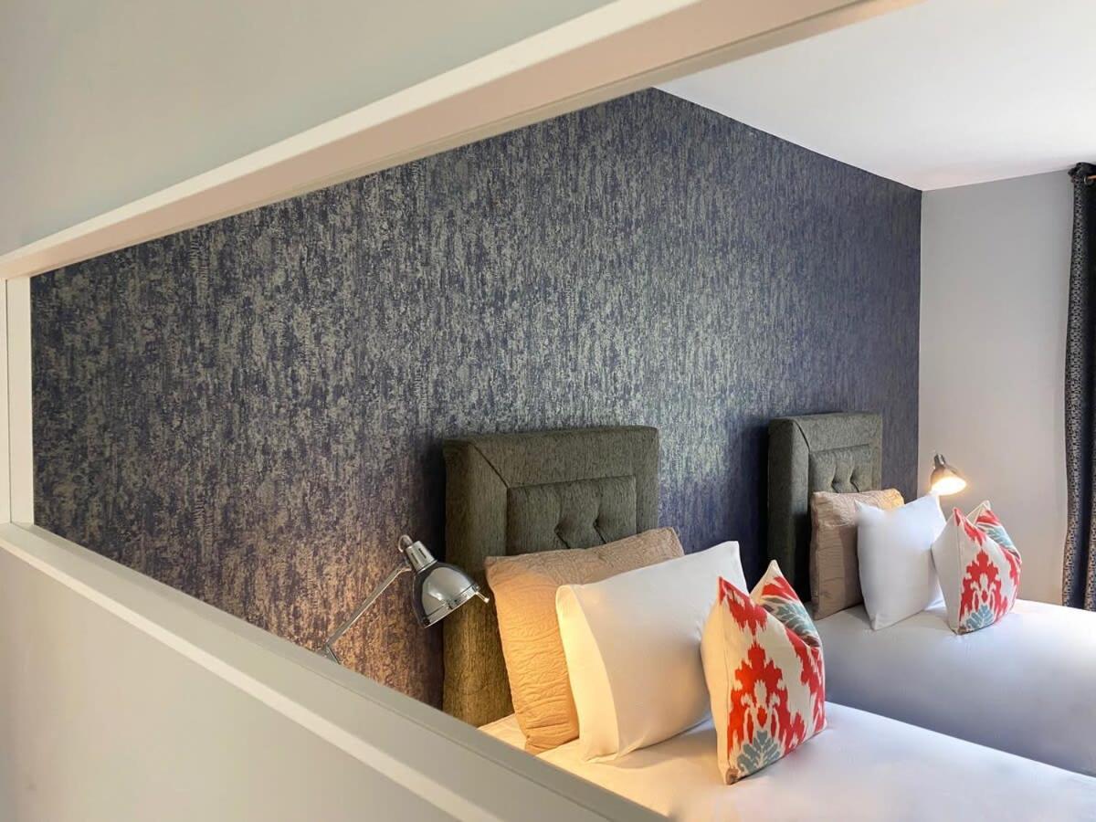 Beautiful West End Flat With Private Parking