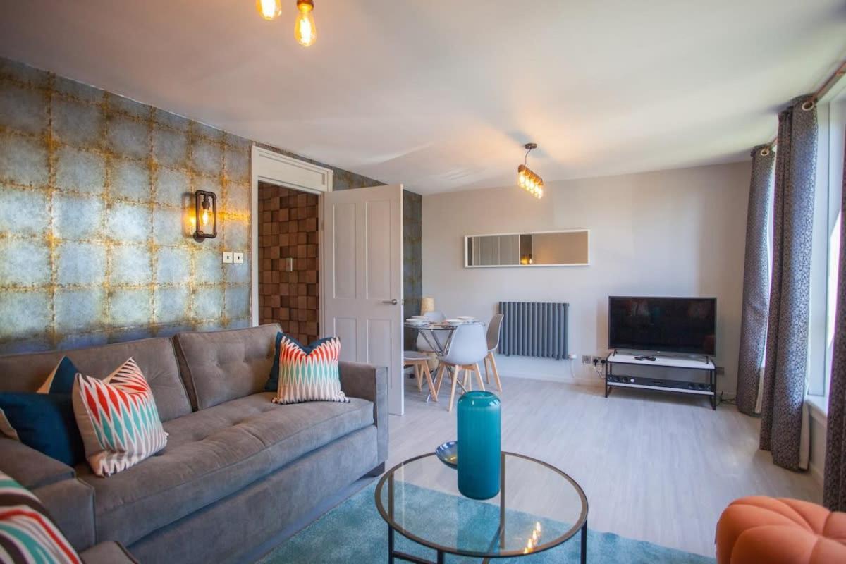 Beautiful West End Flat With Private Parking Apartment *