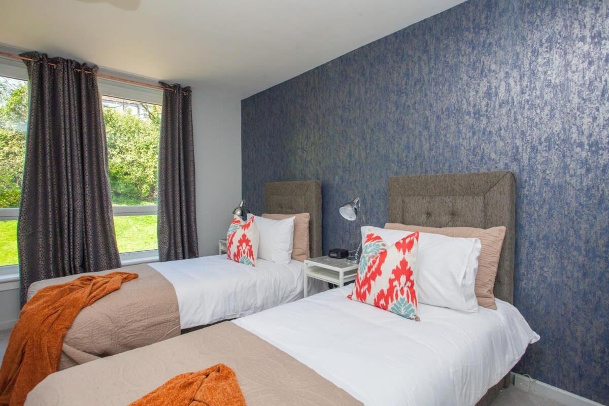Beautiful West End Flat With Private Parking Glasgow