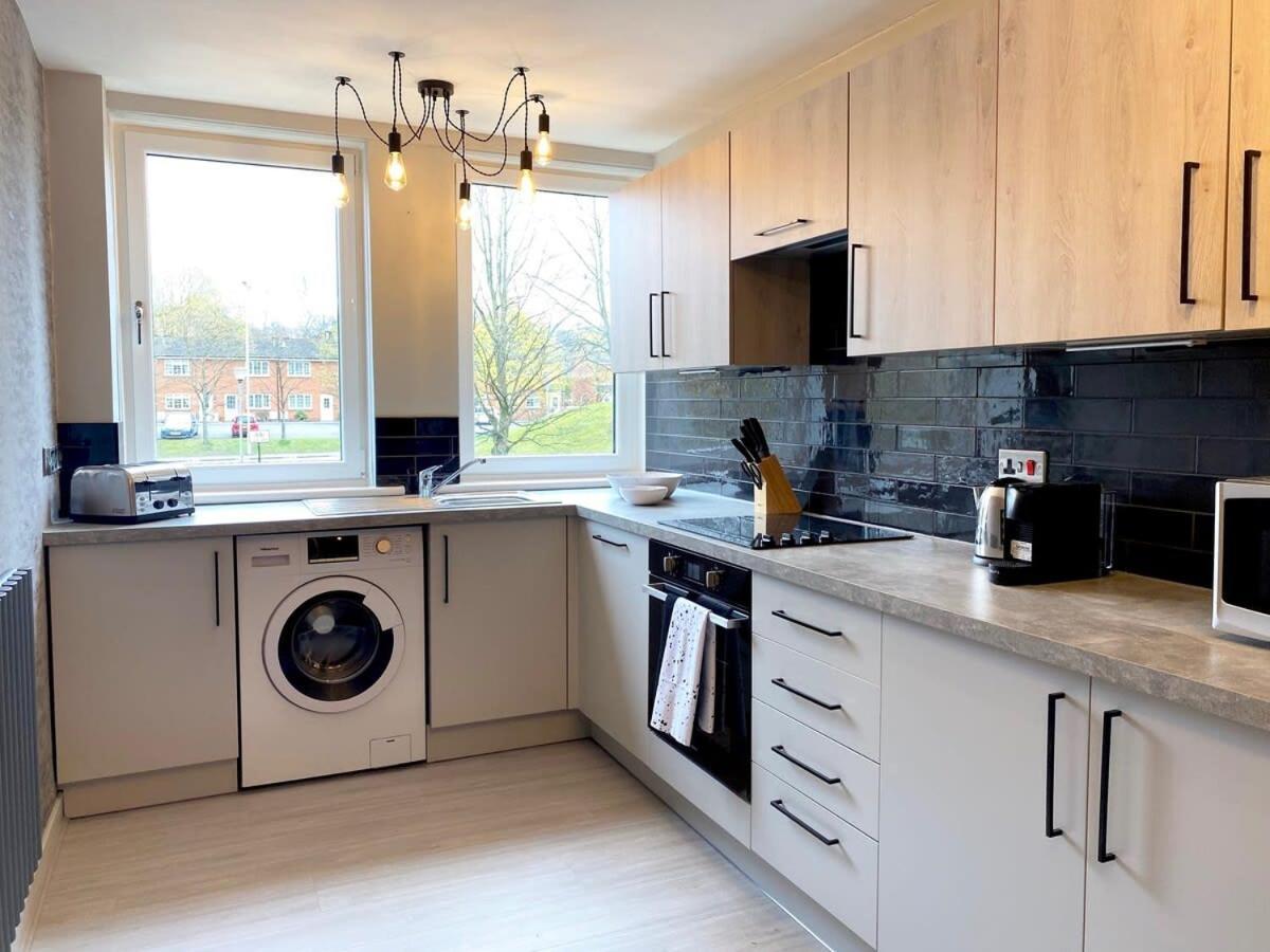 Beautiful West End Flat With Private Parking *